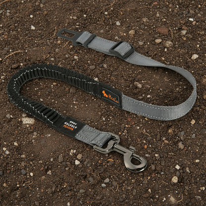 Ceinture de sécurité extensible pour chien grise compatible avec tous les véhicules.