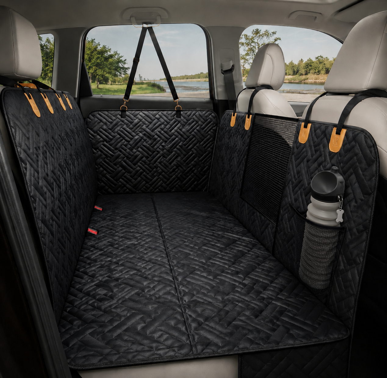 Housse de protection voiture pour chien imperméable installée sur la banquette arrière