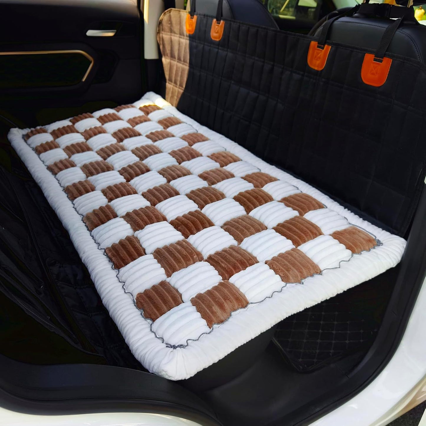 Plaid de protection pour banquette arrière de voiture pour chien blanc et marron effet peluche